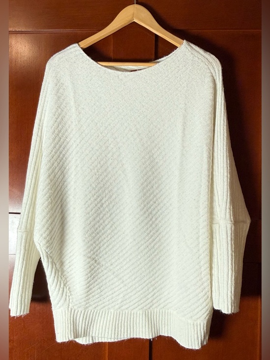Jennifer Lopez Sweaters - Jennifer Lopez Cream Diagonal-Textured Batwing Sweater Size XL